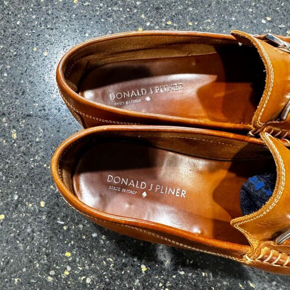 Donald J. Pliner Darrin British Tan Horse Bit Loafers. Size 11. - Picture 8 of 10